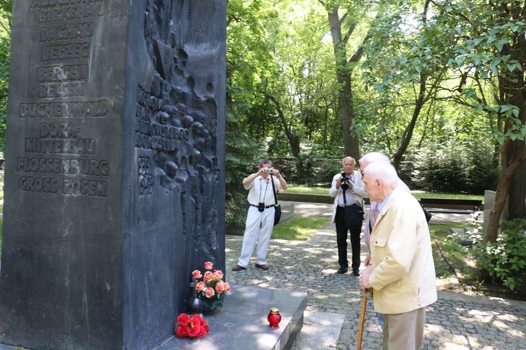 Wspominali ułanów spod Rokitny i ofiary niemieckich obozów koncentracyjnych 