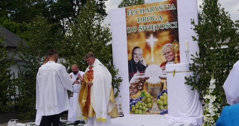 Także w parafii w Lubanii wierni przywołali postać św. Jana Pawła II i kard. Wyszyńskiego.