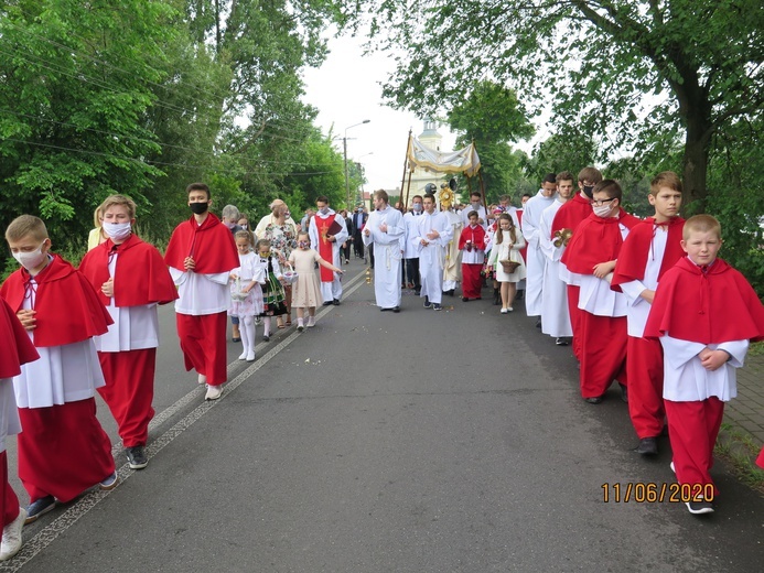 Bełchów. Żywe monstrancje