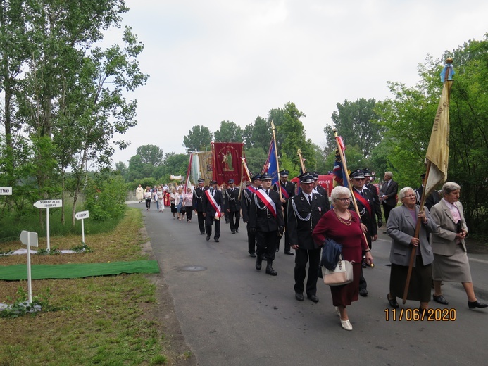 Bełchów. Żywe monstrancje