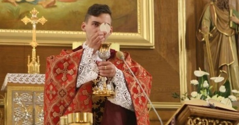 Ks. Mateusz Steczek sprawował prymicyjną Eucharystię w kościele Przemienienia Pańskiego w Buczkowicach.