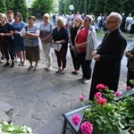 Nabożeństwo fatimskie w Grocie Lurdzkiej w Połomiu Małym