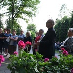 Nabożeństwo fatimskie w Grocie Lurdzkiej w Połomiu Małym
