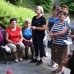 Nabożeństwo fatimskie w Grocie Lurdzkiej w Połomiu Małym