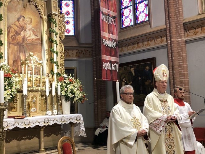 Bierzmowanie i odpust w Pieszycach