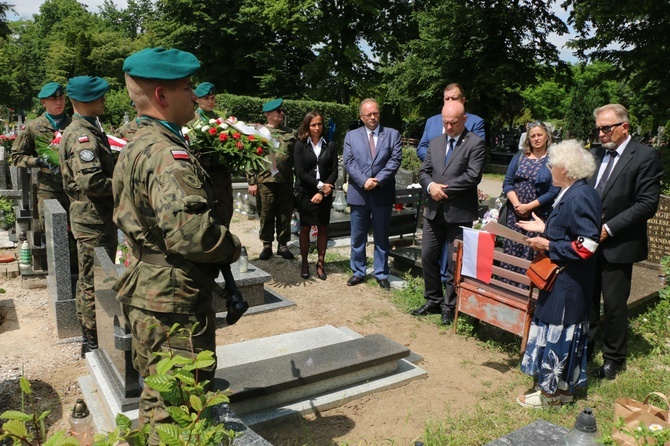 Hołd dla pierwszych więźniów z Auschwitz pochowanych we Wrocławiu