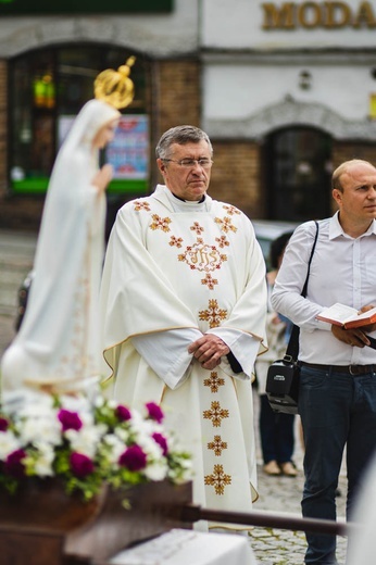 Poświęcenie figury Matki Bożej Fatimskiej na noworudzkim Rynku