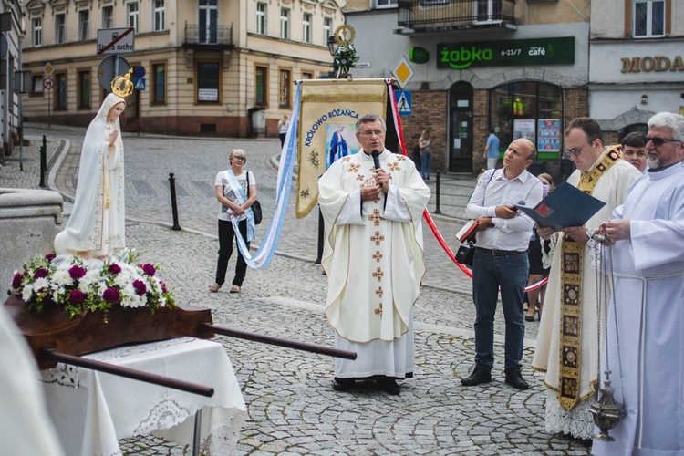 Poświęcenie figury Matki Bożej Fatimskiej na noworudzkim Rynku