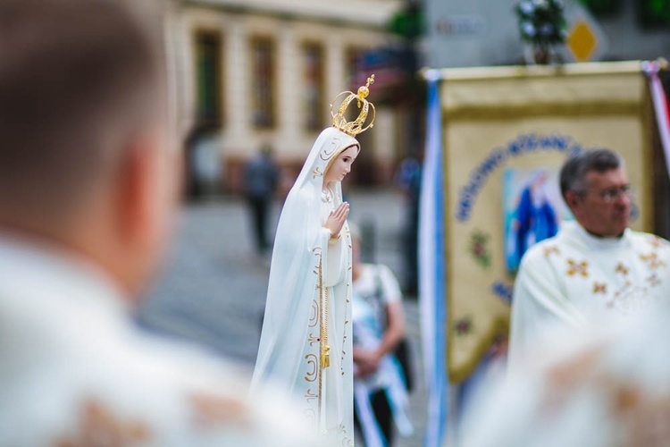 Poświęcenie figury Matki Bożej Fatimskiej na noworudzkim Rynku