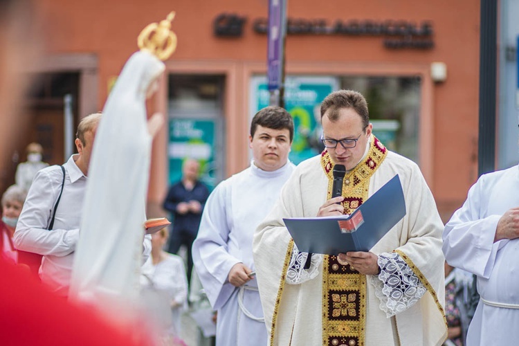 Poświęcenie figury Matki Bożej Fatimskiej na noworudzkim Rynku