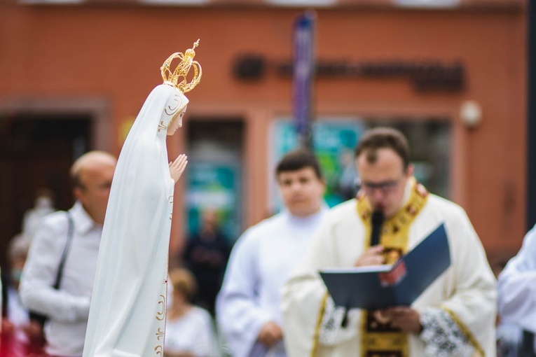 Poświęcenie figury Matki Bożej Fatimskiej na noworudzkim Rynku