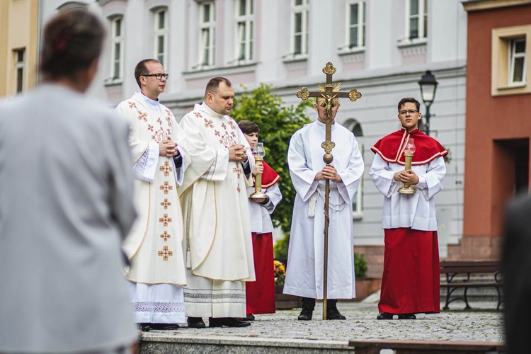 Poświęcenie figury Matki Bożej Fatimskiej na noworudzkim Rynku