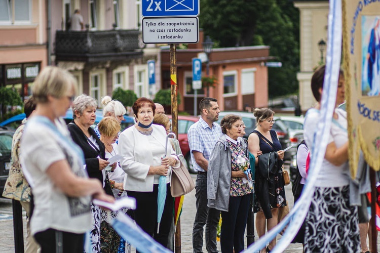 Poświęcenie figury Matki Bożej Fatimskiej na noworudzkim Rynku