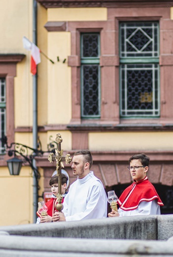 Poświęcenie figury Matki Bożej Fatimskiej na noworudzkim Rynku