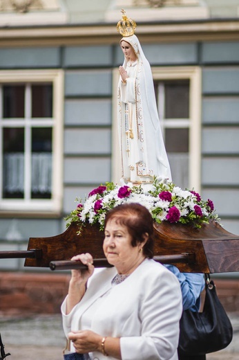 Poświęcenie figury Matki Bożej Fatimskiej na noworudzkim Rynku