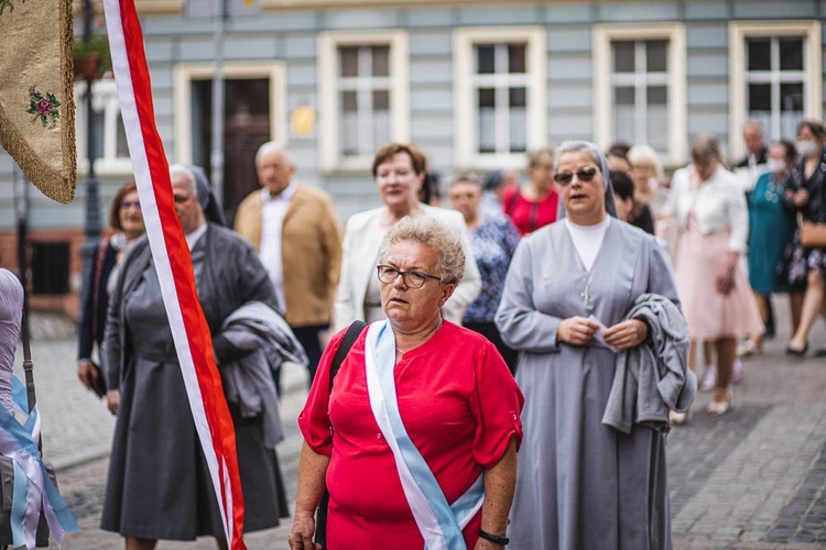 Poświęcenie figury Matki Bożej Fatimskiej na noworudzkim Rynku