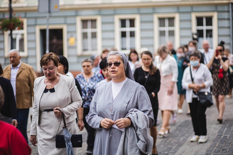 Poświęcenie figury Matki Bożej Fatimskiej na noworudzkim Rynku