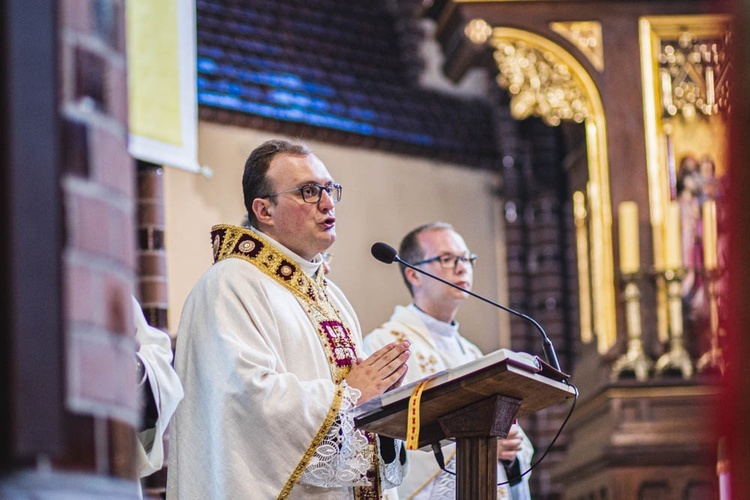 Poświęcenie figury Matki Bożej Fatimskiej na noworudzkim Rynku