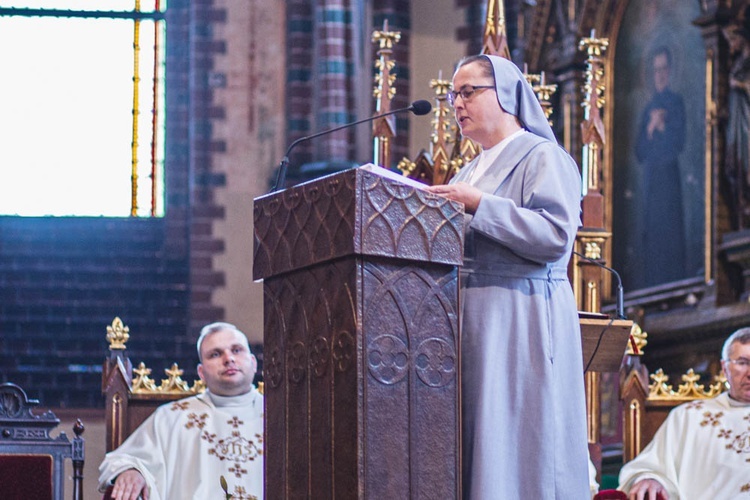 Poświęcenie figury Matki Bożej Fatimskiej na noworudzkim Rynku