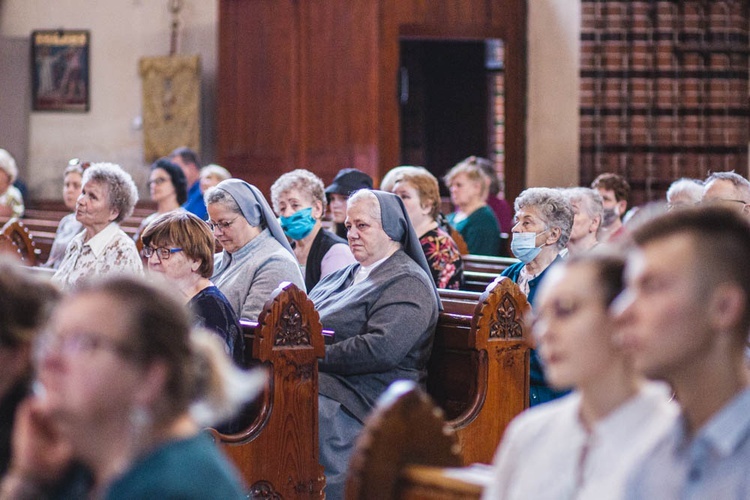 Poświęcenie figury Matki Bożej Fatimskiej na noworudzkim Rynku