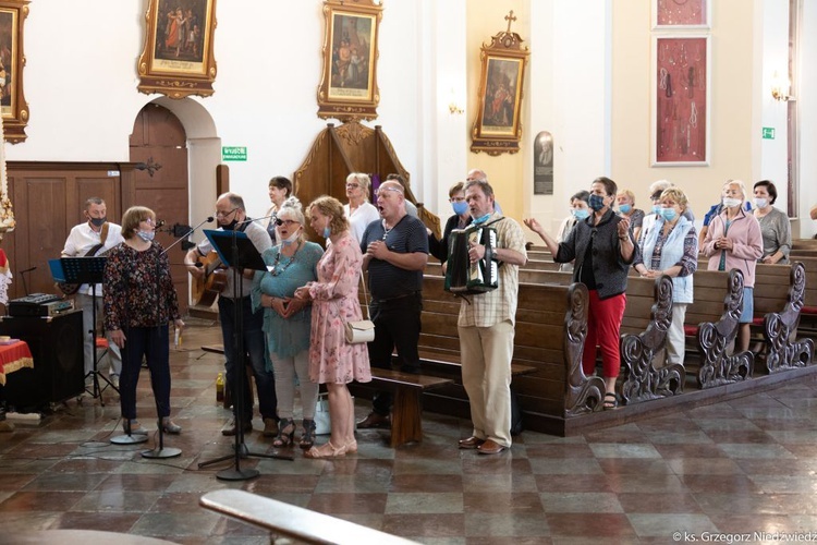 Msza św. odpustowa z udziałem apostolstwa trzeźwości w Rokitnie