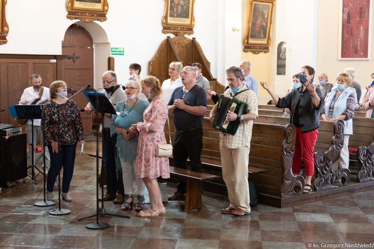 Msza św. odpustowa z udziałem apostolstwa trzeźwości w Rokitnie