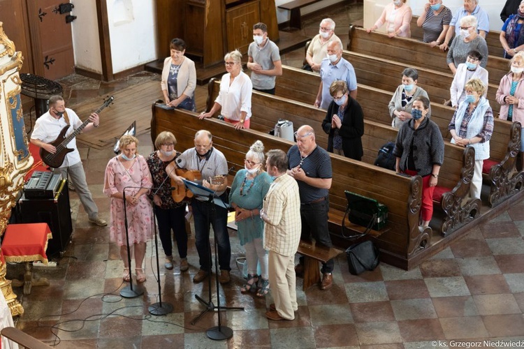 Msza św. odpustowa z udziałem apostolstwa trzeźwości w Rokitnie