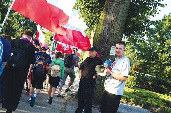 Pątnicy Elbląskiej Pielgrzymki Pieszej, by dotrzeć do Czarnej Madonny, pokonują prawie 500 km.