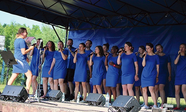 Koncert uwielbienia Nieboskłonnych w Ryjewie.