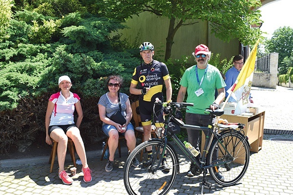 Tym razem trasę rajdu pokonywano w małych grupkach rodzinnych i parafialnych.