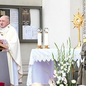– Czy pragnienie Eucharystii wzrosło w nas? – pytał kardynał.