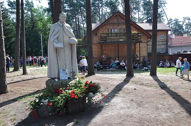 Co roku sanktuarium w Loretto odwiedza ponad 40  tys.  pielgrzymów.