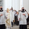 Najświętszy Sakrament niósł arcybiskup gdański.