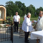 Poświęcenie kapliczki w Ślęzakach