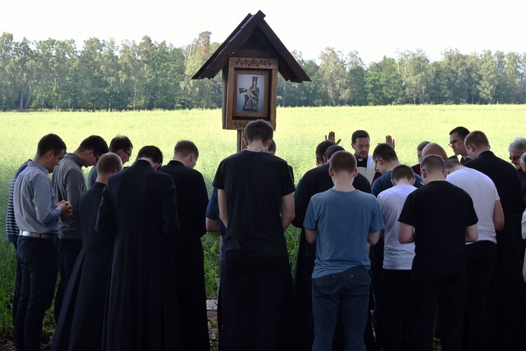 Błogosławieństwo kapliczki w miejscu śmierci ks. Wójtowicza