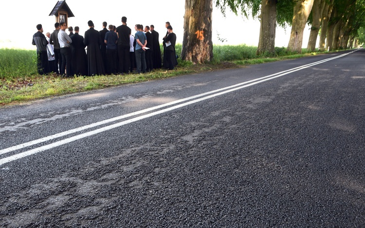 Błogosławieństwo kapliczki w miejscu śmierci ks. Wójtowicza