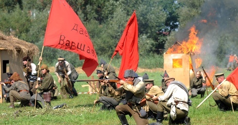 Rekonstrukcja Bitwy Warszawskiej na błoniach Ossowa.