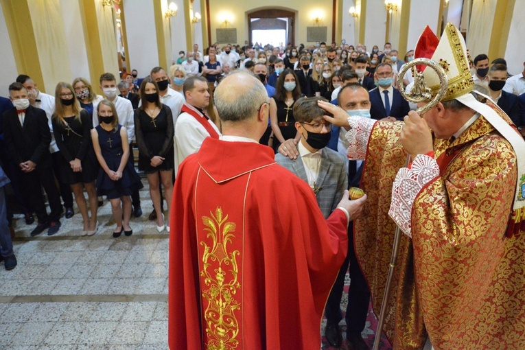 Bierzmowanie w sądeckiej Zawadzie