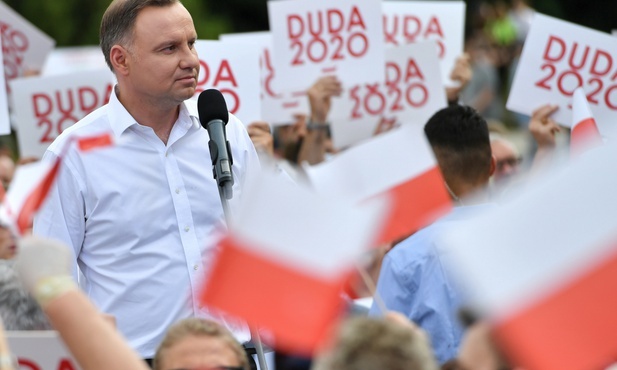 Duda: Mogłyby być przepisy, które jednoznacznie chroniłyby dzieci przed adopcją przez pary jednopłciowe