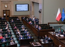 Sejm uchwalił prezydencką ustawę o bonie turystycznym