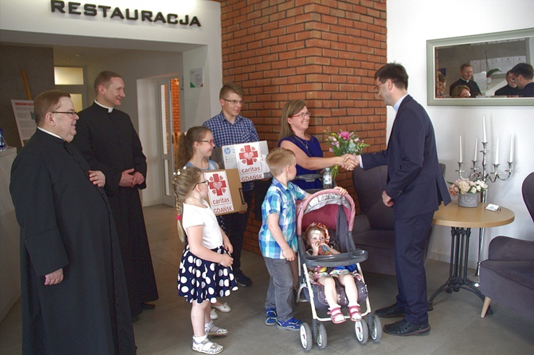 Caritas przekazała "E-tornister" w Warzenku