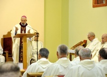 Ordynariusz świdnicki w czasie homilii wygłoszonej do księży dziekanów.