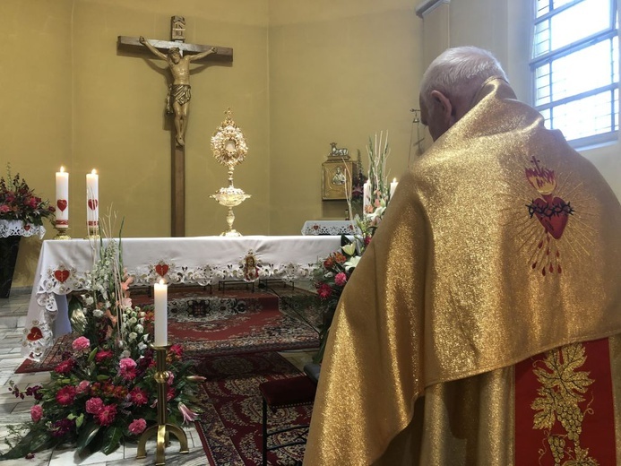 Msza św. i procesja w parafii pw. Najświętszego Serca Pana Jezusa w Ząbkowicach Śląskich