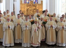 Nowi diakoni diecezji gdańskiej z abp. Sławojem Leszkiem Głódziem, szafarzem sakramentu, oraz władzami Gdańskiego Seminarium Duchownego. 