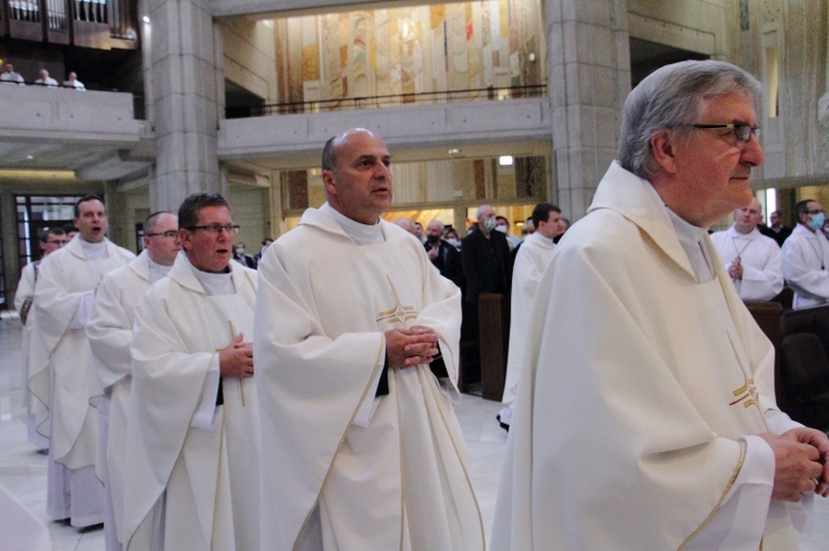 Błogosławieństwo nowych nadzwyczajnych szafarzy Komunii Świętej 2020