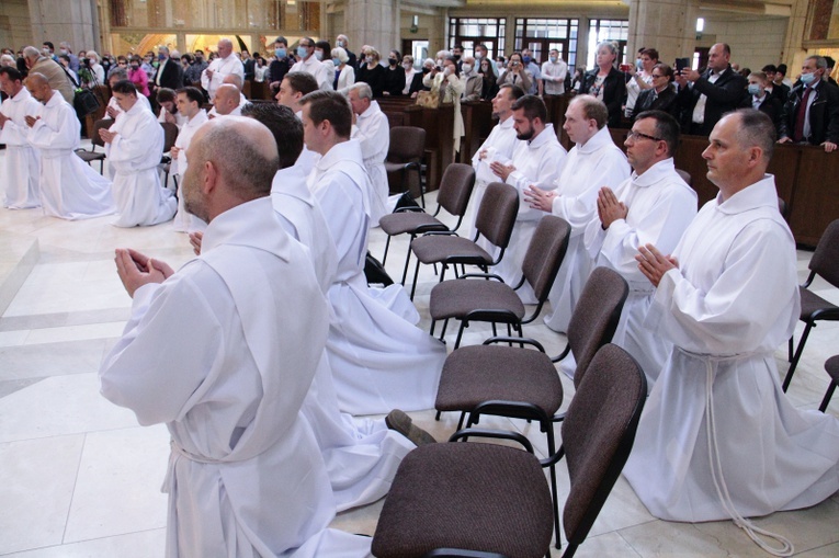 Błogosławieństwo nowych nadzwyczajnych szafarzy Komunii Świętej 2020