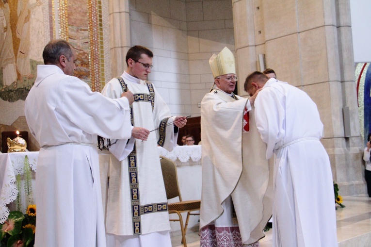 Błogosławieństwo nowych nadzwyczajnych szafarzy Komunii Świętej 2020