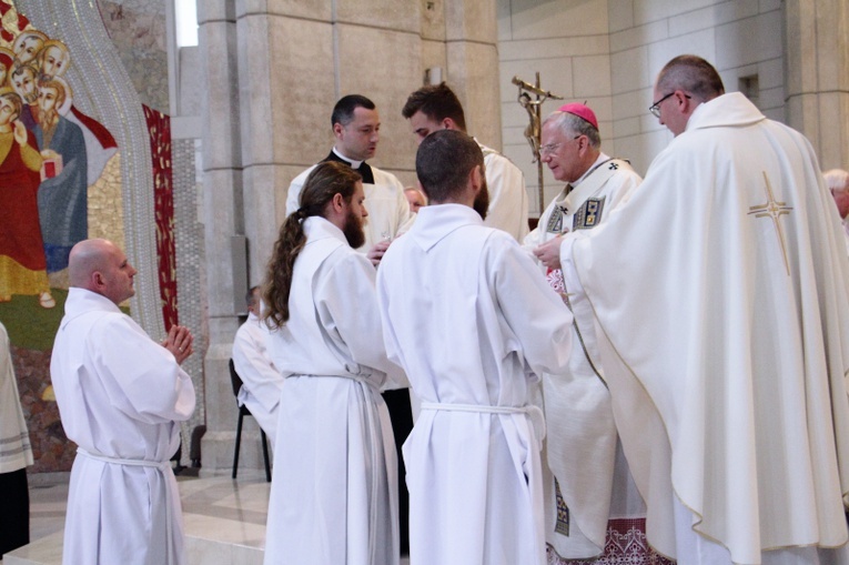 Błogosławieństwo nowych nadzwyczajnych szafarzy Komunii Świętej 2020
