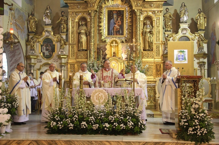 Łącko. 800-lecie parafii i 300. rocznica konsekracji kościoła