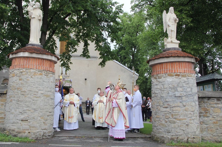 Łącko. 800-lecie parafii i 300. rocznica konsekracji kościoła